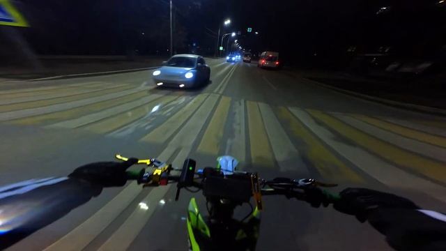 Стант на эндуро по городу! смотреть онлайн