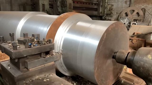 Как заготовку весом в 15 тонн  превращают в корабельный вал. Невероятный труд пакистанских рабочих