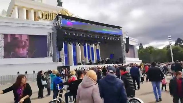 На выставке ВДНХ смотреть онлайн