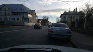 Объезд препятствия через сплошную линию разметки! Что