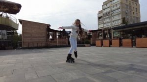 Трюки на роликах. Утро выходного дня на роликах.