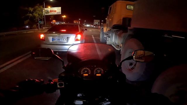 Honda CBF 600 SA. Вечірнє місто.