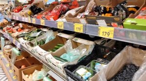 С ПОДРУГОЙ ПО МАГАЗИНАМ...