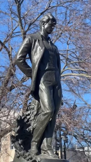 Черный человек замечен на Тверском бульваре. Сергей Есенин. смотреть онлайн