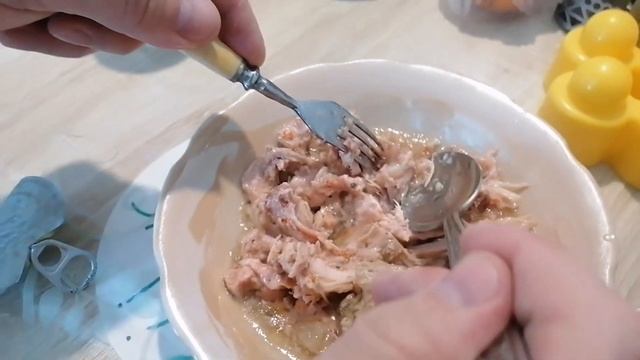 Тушеное мясо цыпленка из магазина Находка. Вскрытие и дегустация. смотреть онлайн