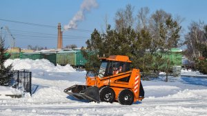 Мини-погрузчик ПУМ-500. Работа по уборке снега.