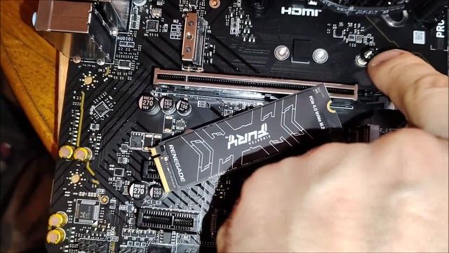 Распаковка SSD Kingston FURY Renegade 1TB M.2 2280 NVMe PCIe Gen 4.0 x4 (SFYRS/1000G) смотреть онлайн
