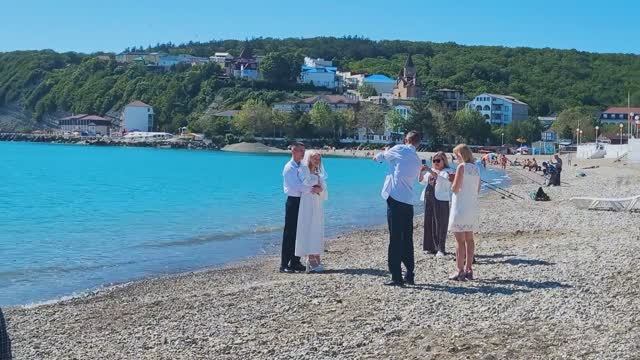 Новомихайловский лимузин на пляже 🏖️ Набережная золотые чебуреки 🥧 смотреть онлайн