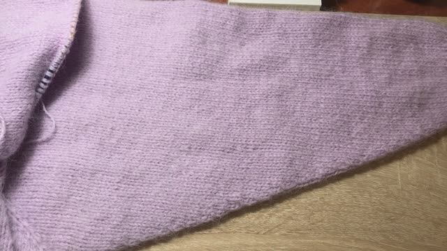 КАК РАССЧИТАТЬ УБАВЛЕНИЕ ИЛИ ПРИБАВЛЕНИЕ ПЕТЕЛЬ ДЛЯ РУКАВА смотреть онлайн