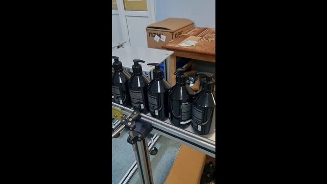 Этикетировщик для цилиндрических флаконов. Флакон 500 мл смотреть онлайн