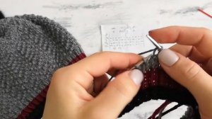 Вязаная шапка спицами.