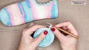 Носочки-следочки крючком.  Свяжутся легко и быстро.