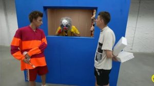 влад А4 запер клоуна в непробиваемом ящике реакция на ?