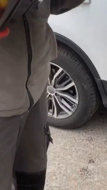 Краш-тест, сломается ли лопата для снега из поликарбон смотреть онлайн