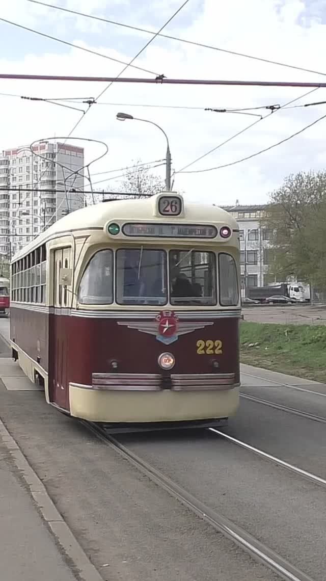 Москва. Трамвайный вагон № 222 модели РВЗ-6 у остановки "Платформа Тульская". смотреть онлайн