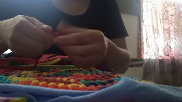 Делаем разноцветную пряжу из трикотажных футболок смотреть онлайн