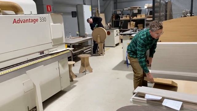 Кромка, закрытие торцов шпоном. смотреть онлайн