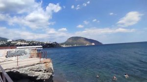 Обзор пляжа набережной Гурзуфа и обзор цен в Гурзуфе +