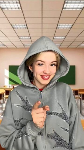 Одноклассник который всё время оборачивается смотреть онлайн