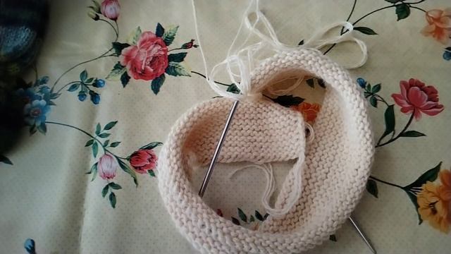 Связала чепчик с ушками котика и красивые мужские носки 🧦. смотреть онлайн