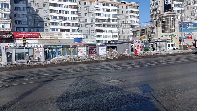 Работа светофора на пересечении улиц 10 Лет Октября и 6 смотреть онлайн