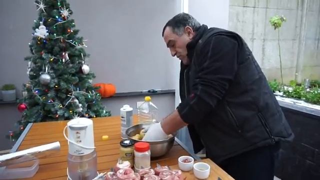 Сочный шашлык из рулетки смотреть онлайн