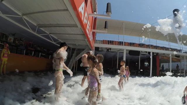 Фиксик ведет пенную вечеринку. Апельсин. смотреть онлайн