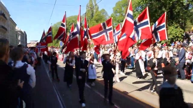 Норвегия Осло праздник дня независимости Дня Констит?