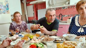 На обед к Ларисе // в теплице у Ларисы 🍓🍓🍓😋//