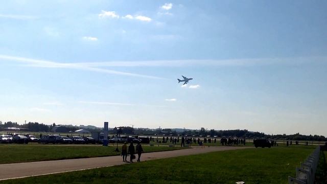 Airbus А 380 взлет и посадка МАКС 2013