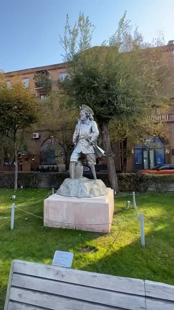 Каскадная лестница в Ереване, что только не увидишь! смотреть онлайн