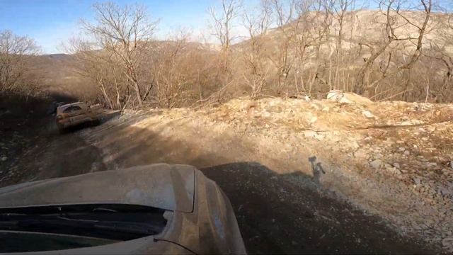 Спуск в Сулакский каньон (минус 1800 метров) на кроссове? смотреть онлайн