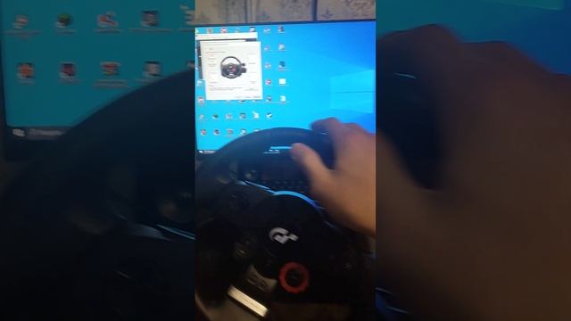 маленькая демонстрация работы руля Logitech DFGT(DRIVING FORCE GT)