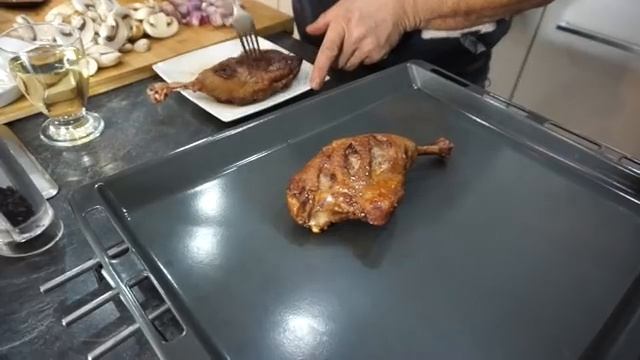 Бедра утки с гарниром из картошки и шампиньонов смотреть онлайн