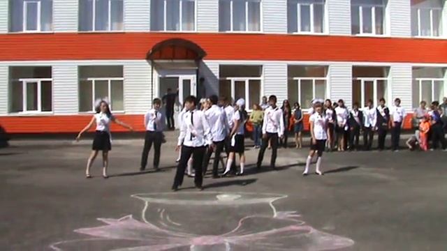 Последний звонок 9 класс.флешмоб Караванная СОШ