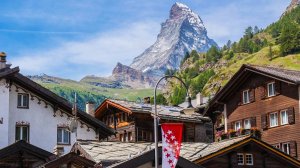 Церматт, Швейцария, прогулка в солнечный день 4K - Красивый швейцарский город с видом на Маттерхорн