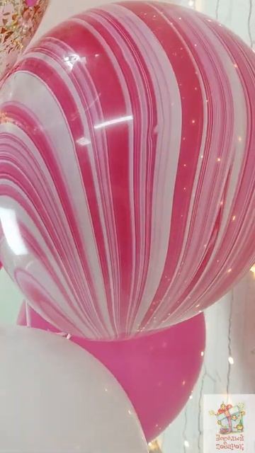 Фонтан из шаров розово-белый