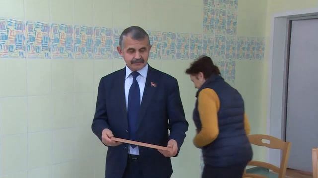 Владимир Шапкин посетил Загорянский детский сад и школу № 12 имени Чкалова. смотреть онлайн