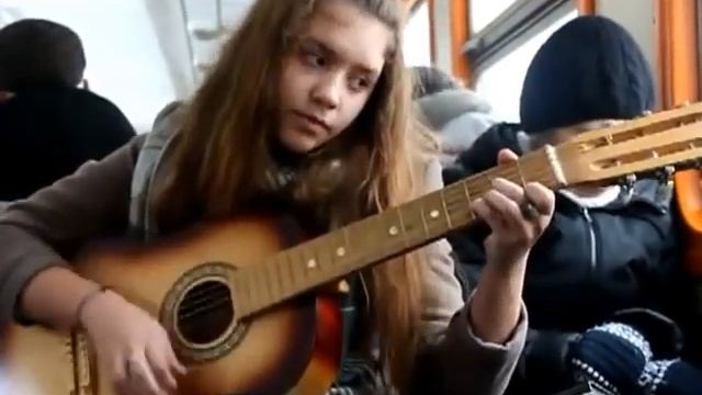 SWD - Красивая девушка классно поет под гитару смотреть онлайн