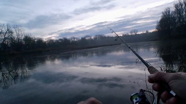 Озеро Виктория замёрзло наполовину. Окуни ловятся с п? смотреть онлайн