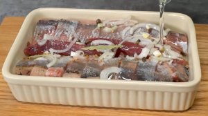 СЛАБОСОЛЕНАЯ СЕЛЕДКА - популярная закуска для настоящих гурманов. Рецепт от Всегда Вкусно!