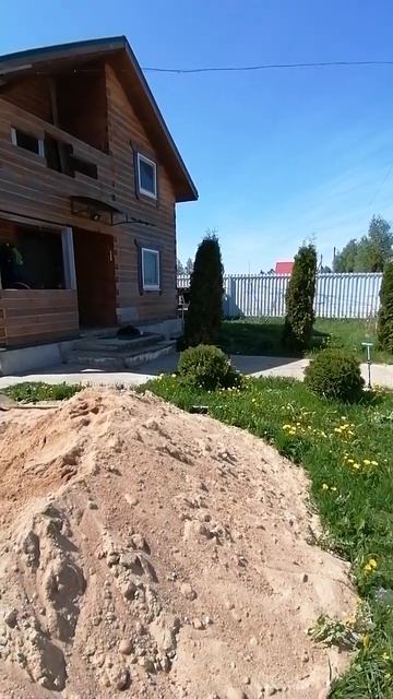 Модель играет в песке смотреть онлайн