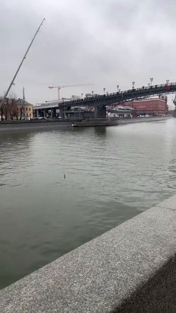 Рыбалка со спиннингом в Москве. От Лужников до Кремля. смотреть онлайн