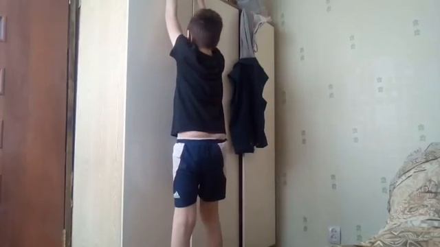 Копия видео "Залезаем на шкаф 1 часть" смотреть онлайн