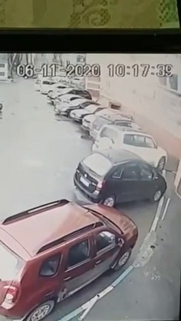 🆘 О Боже как неожиданный Упал лестница на Машина и в р смотреть онлайн