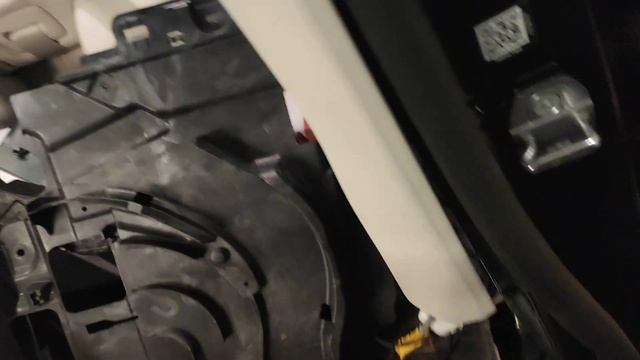 Замена аккумулятора Mercedes GLE 2020 смотреть онлайн