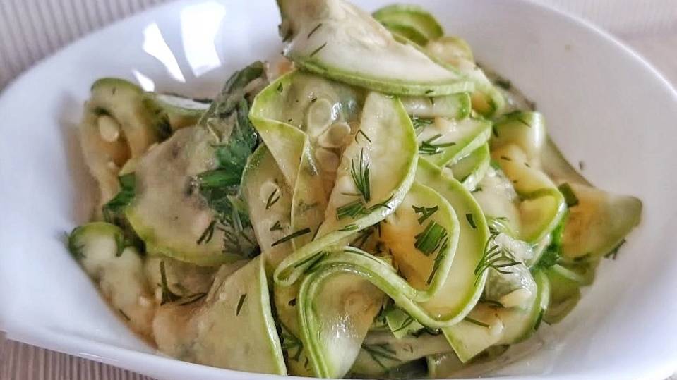 МАРИНОВАННЫЕ КАБАЧКИ, самый быстрый способ. 5 минут для приготовления и 2 часа ожидания.