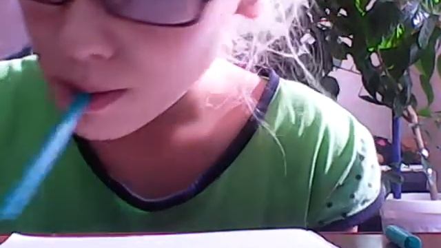 Рисую без рук😨 смотреть онлайн