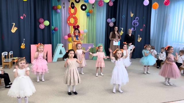 Танец девочек «Веснушки». Средняя группа смотреть онлайн