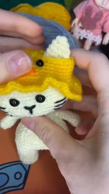Котятк в шляпке уточки🥹😻Еще больше моих работ VK:lurmur #вязание #handmad #toys #амигуруми смотреть онлайн